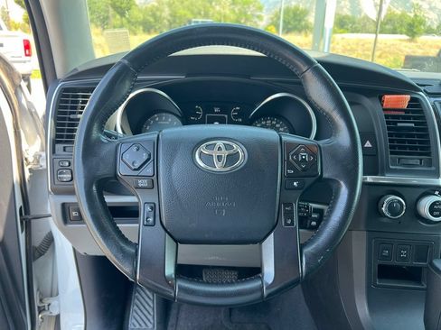 Used 2019 Toyota Sequoia SR5 AWD/4WD image 32