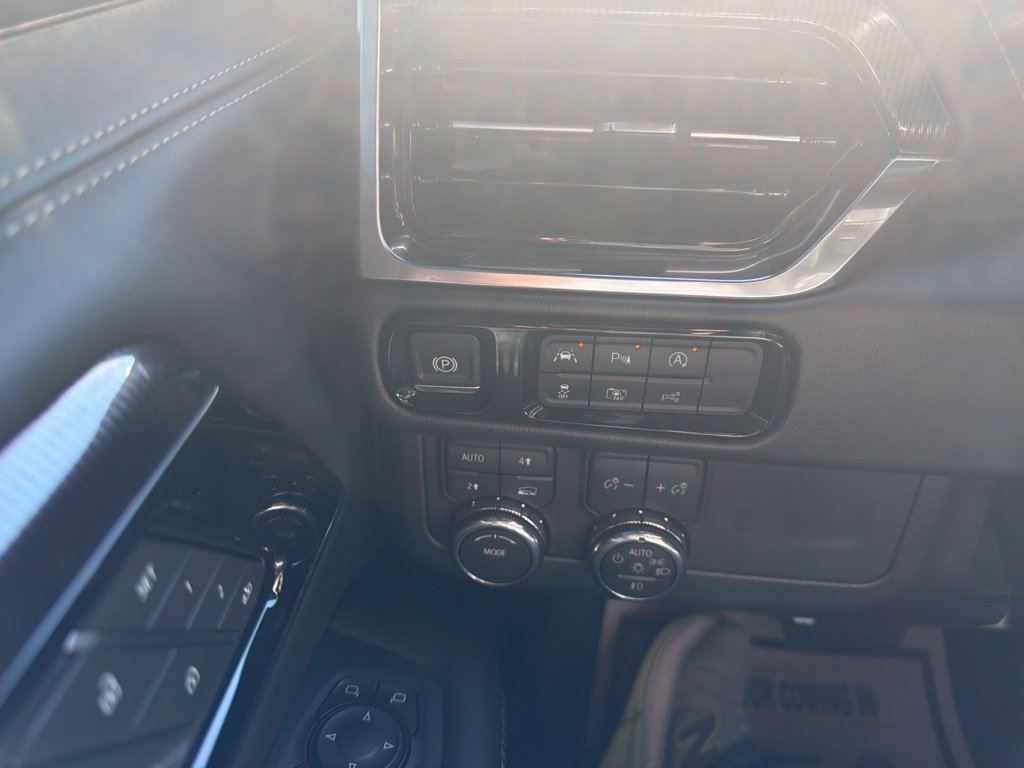 Used 2026 GMC Yukon Elevation AWD/4WD image 14