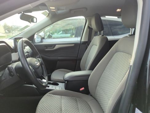 Used 2022 Ford Escape SE w/ SE Sport Appearance Package image 6