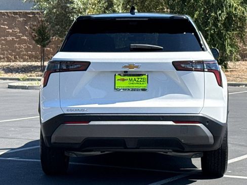 Used 2026 Chevrolet Equinox LT w/ Safety and Technology Package FWD image 12
