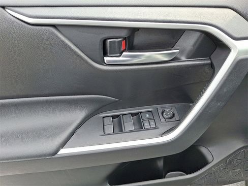 Used 2022 Toyota RAV4 XLE image 14