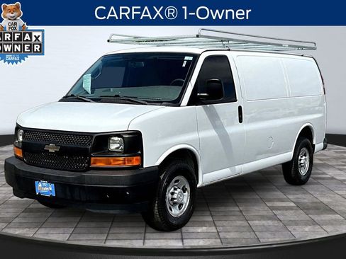 Used 2017 Chevrolet Express 2500 RWD image 3
