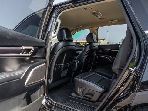 Used 2024 Kia Telluride LX FWD image 16