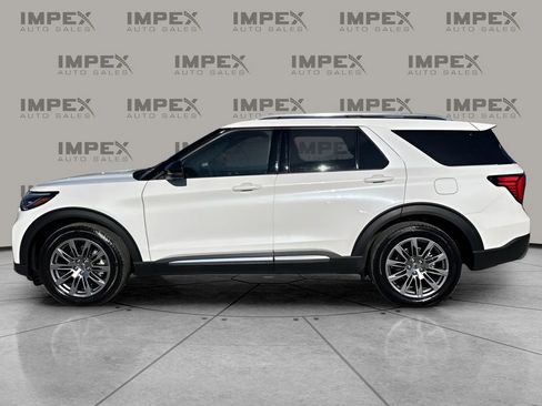 Used 2025 Ford Explorer Platinum image 2