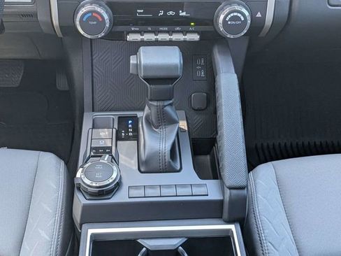 Used 2025 Toyota Tacoma SR5 AWD/4WD image 17