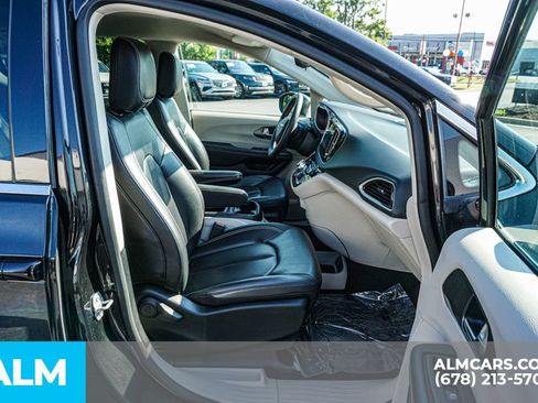 Used 2023 Chrysler Pacifica Touring-L FWD image 24