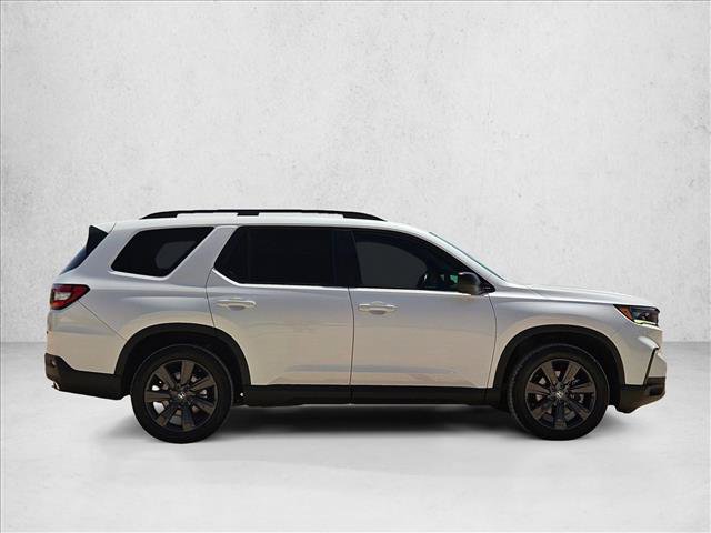 Used 2025 Honda Pilot Sport image 4
