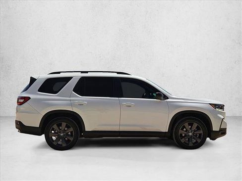 Used 2025 Honda Pilot Sport image 4