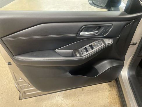 Certified 2025 Nissan Rogue SL w/ Tech Package image 12