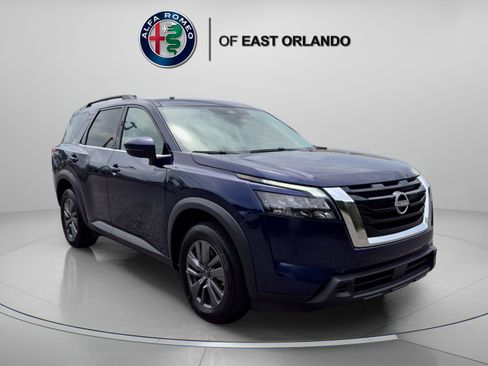 Used 2025 Nissan Pathfinder SV FWD image 1