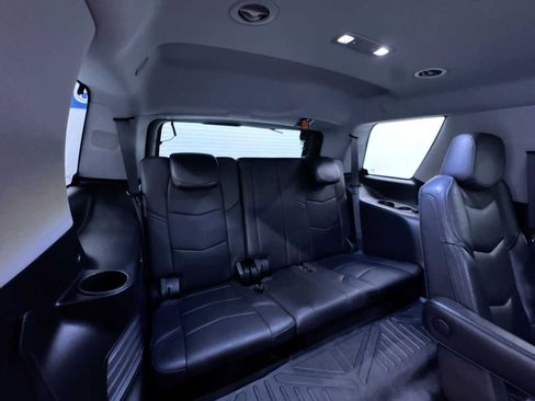 Used 2018 Cadillac Escalade Luxury AWD/4WD image 40