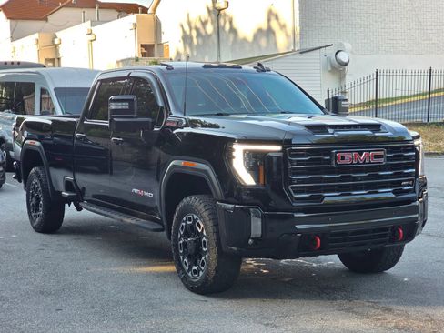 Used 2024 GMC Sierra 3500 AT4 w/ Technology Package AWD/4WD image 7