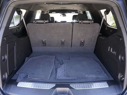 Used 2023 Chevrolet Suburban Premier RWD image 32