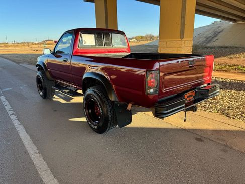 Used 1989 Toyota Pickup Deluxe image 5