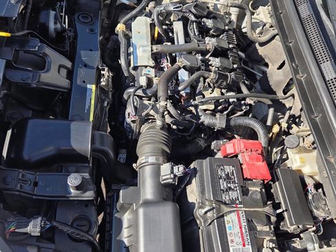 Used 2021 Nissan Kicks SR image 24