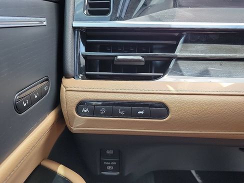 Used 2025 INFINITI QX80 Sensory AWD/4WD image 14
