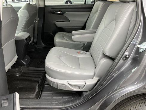 Certified 2023 Toyota Highlander XLE image 23