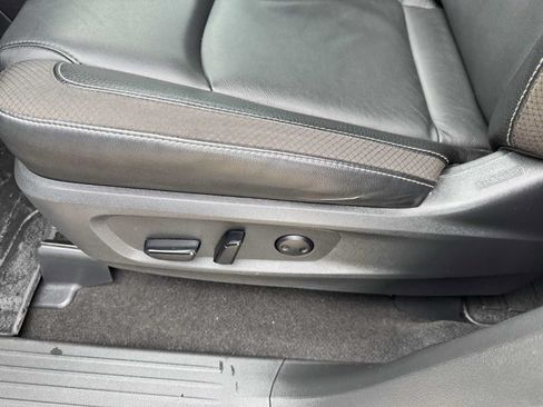 Used 2023 Nissan Pathfinder SL AWD/4WD image 18