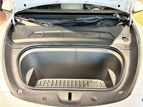 Used 2023 Tesla Model Y Long Range image 4