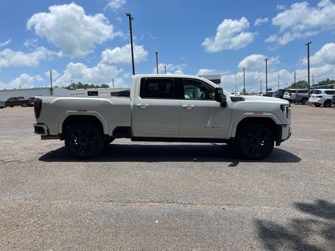 Used 2024 GMC Sierra 2500 AT4 w/ AT4 Premium Plus Package AWD/4WD image 7