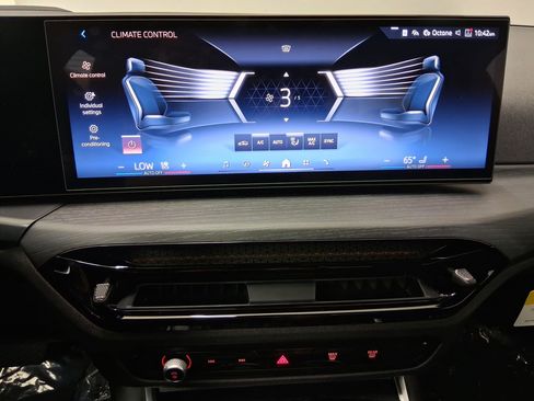 New 2026 BMW 330i Sedan w/ Premium Package RWD image 27