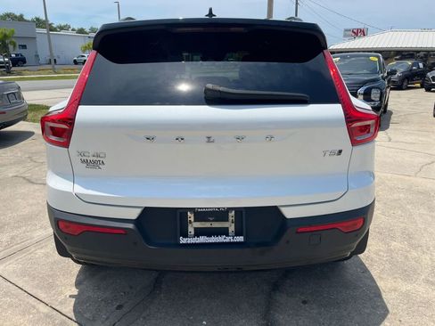 Used 2021 Volvo XC40 T5 R-Design w/ Climate Package AWD/4WD image 4