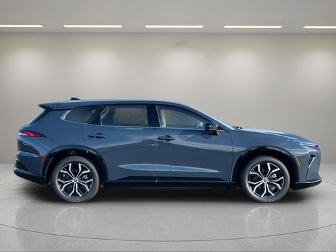 New 2026 Toyota Crown Signia image 2