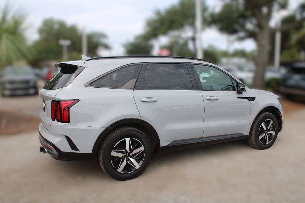 Certified 2023 Kia Sorento EX w/ Panoramic Sunroof Package FWD image 6