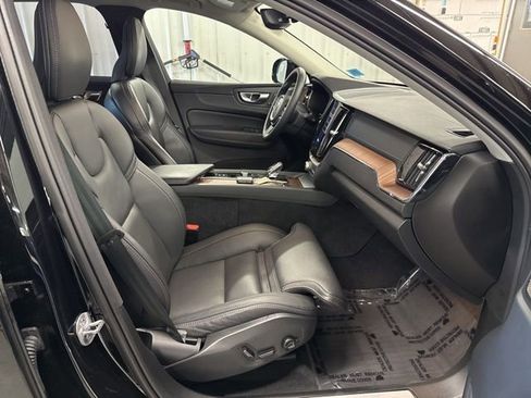 Certified 2024 Volvo XC60 B5 Ultimate w/ Protection Package Premier image 18