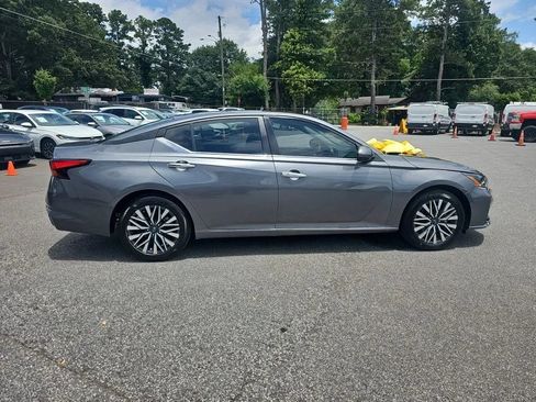 Used 2025 Nissan Altima 2.5 SV image 6
