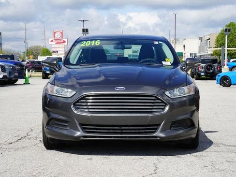 Used 2016 Ford Fusion SE FWD image 2