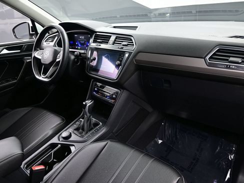 Used 2022 Volkswagen Tiguan SE w/ Panoramic Sunroof Package AWD/4WD image 15