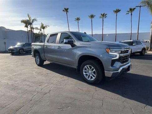 Used 2025 Chevrolet Silverado 1500 LT image 2