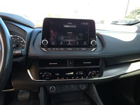 Used 2023 Nissan Rogue SV w/ SV Premium B Package image 18