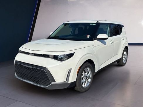 Certified 2025 Kia Soul LX w/ LX Technology Package FWD image 1