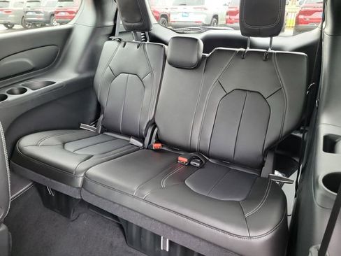 New 2026 Chrysler Pacifica Select FWD image 27