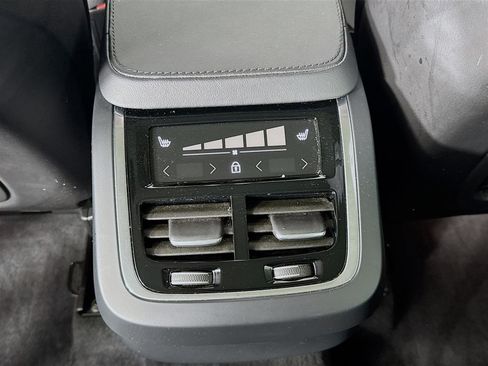 Used 2024 Volvo XC90 B6 Plus image 28