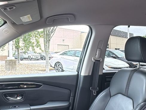 Used 2025 Honda Pilot EX-L image 24