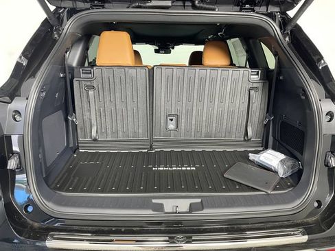 New 2026 Toyota Highlander Platinum AWD/4WD image 7