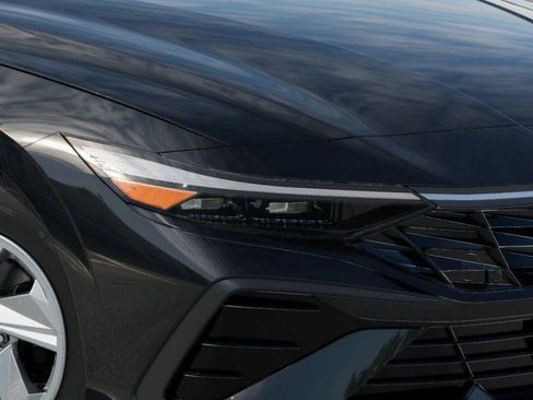 New 2026 Hyundai Elantra SE image 9