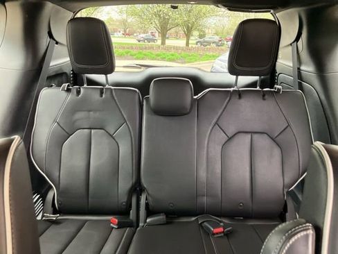 Used 2020 Chrysler Pacifica Limited w/ Advanced Safetytec Group FWD image 34