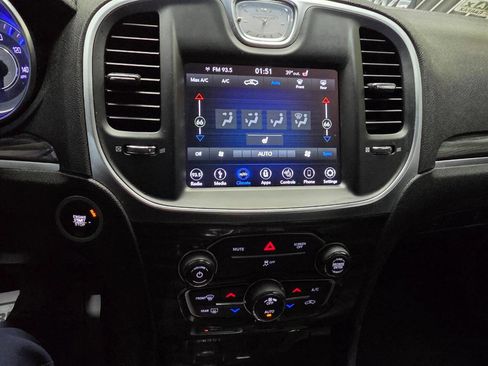 Used 2018 Chrysler 300 Touring L image 23