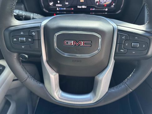 Used 2024 GMC Yukon XL SLT image 28