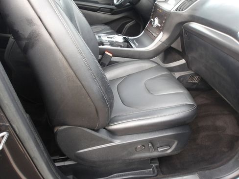 Used 2020 Ford Edge Titanium image 10