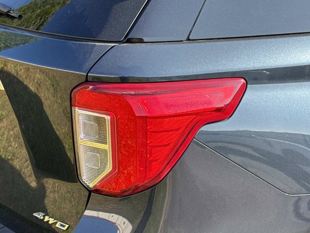 Used 2022 Ford Explorer XLT w/ Equipment Group 202A AWD/4WD image 10