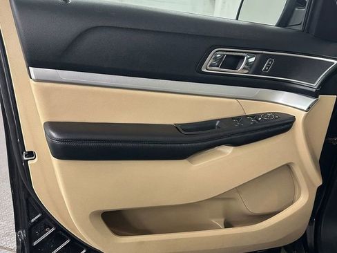 Used 2016 Ford Explorer XLT w/ Equipment Group 202A image 8