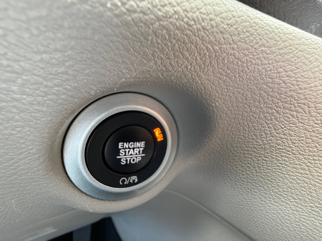 Used 2024 Chrysler Pacifica Touring-L FWD image 31
