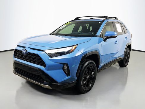 Used 2022 Toyota RAV4 SE w/ Convenience Package AWD/4WD image 10