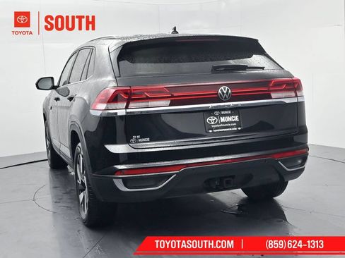 Used 2024 Volkswagen Atlas Cross Sport SE FWD image 6