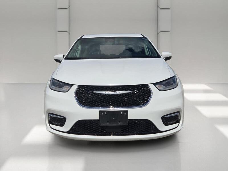 Certified 2023 Chrysler Pacifica Touring-L FWD image 8